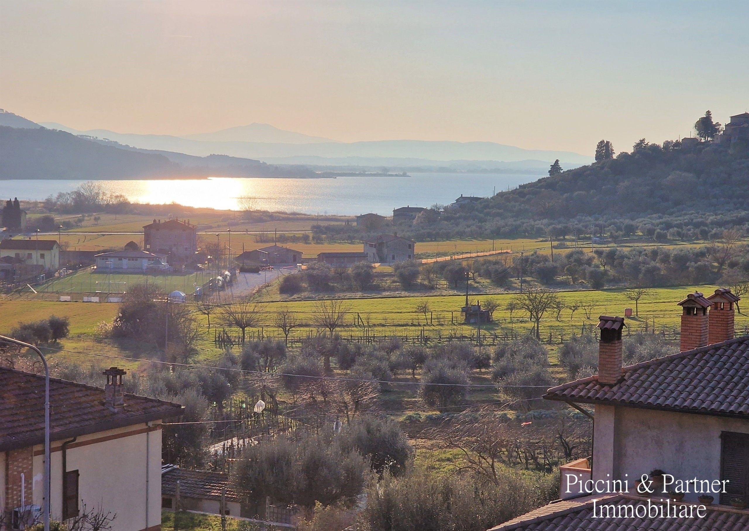 Foto 4 di 52 - Casa indipendente in vendita a Magione