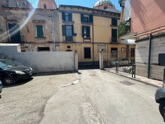 Foto 1 di 14 - Garage in vendita a Napoli