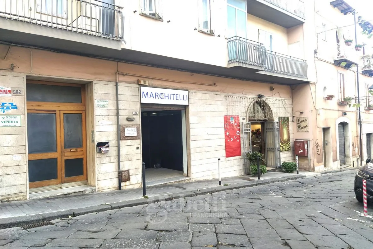 Foto 1 di 9 - Negozio in vendita a Campobasso