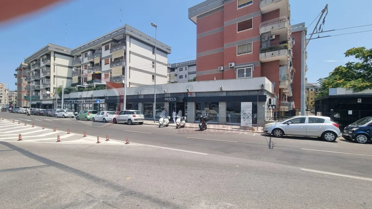 Foto 7 di 9 - Attività commerciale in vendita a Bari
