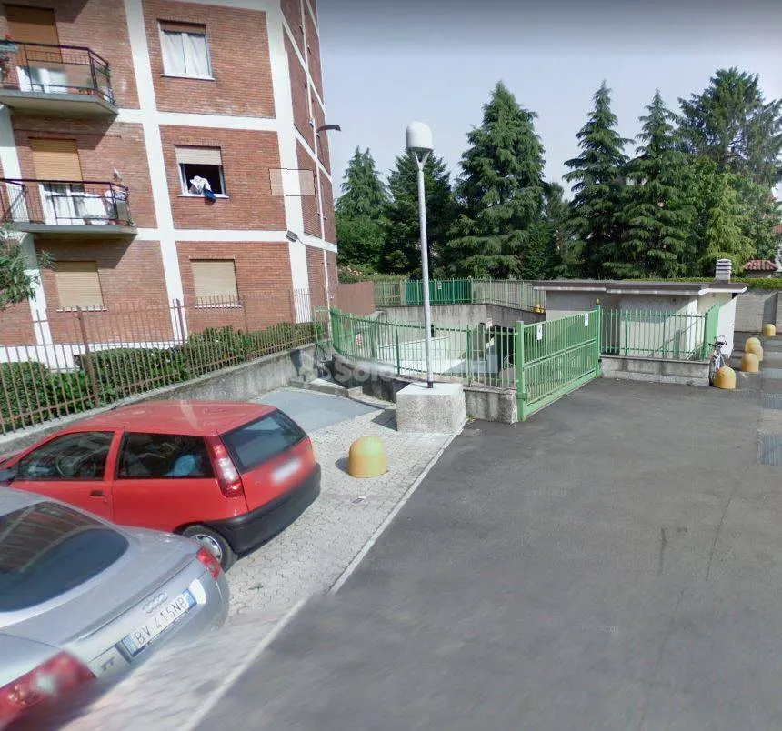 Foto 4 di 14 - Garage in affitto a Nova Milanese