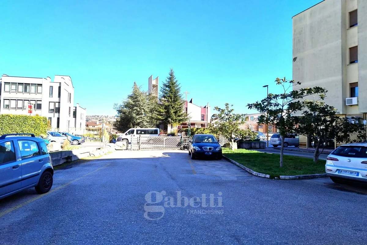 Foto 10 di 10 - Negozio in affitto a Campobasso