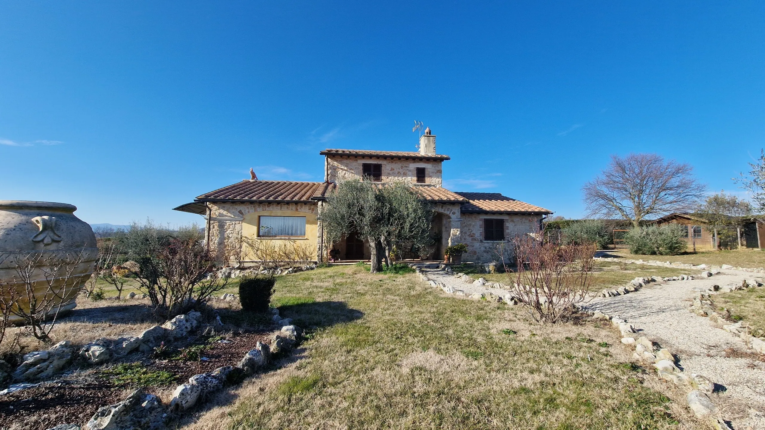 Foto 3 di 22 - Casa indipendente in vendita a Montecastrilli