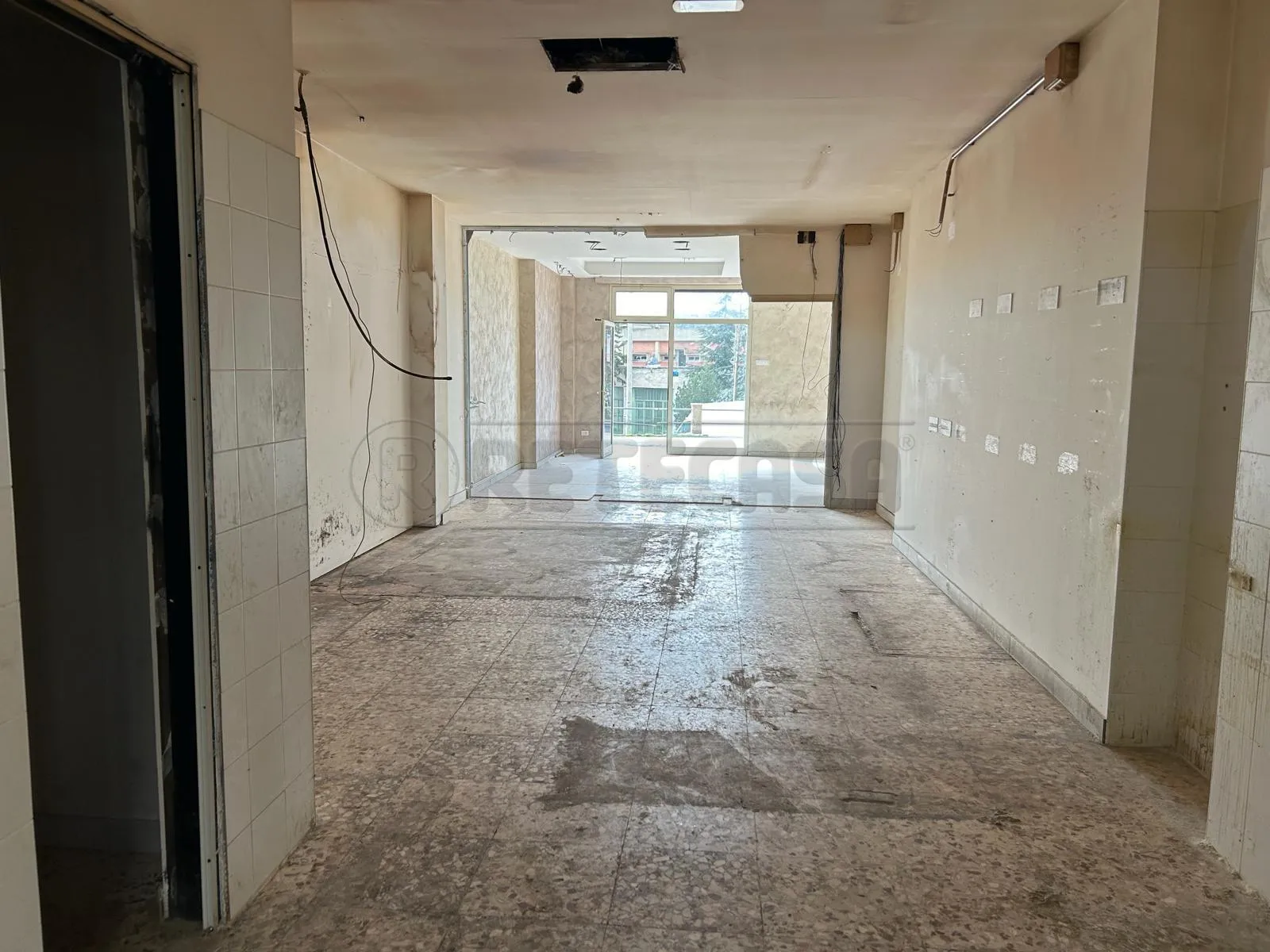 Foto 4 di 9 - Attività commerciale in affitto a Caltanissetta