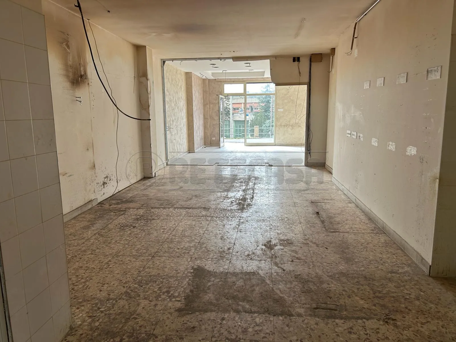 Foto 5 di 9 - Attività commerciale in affitto a Caltanissetta