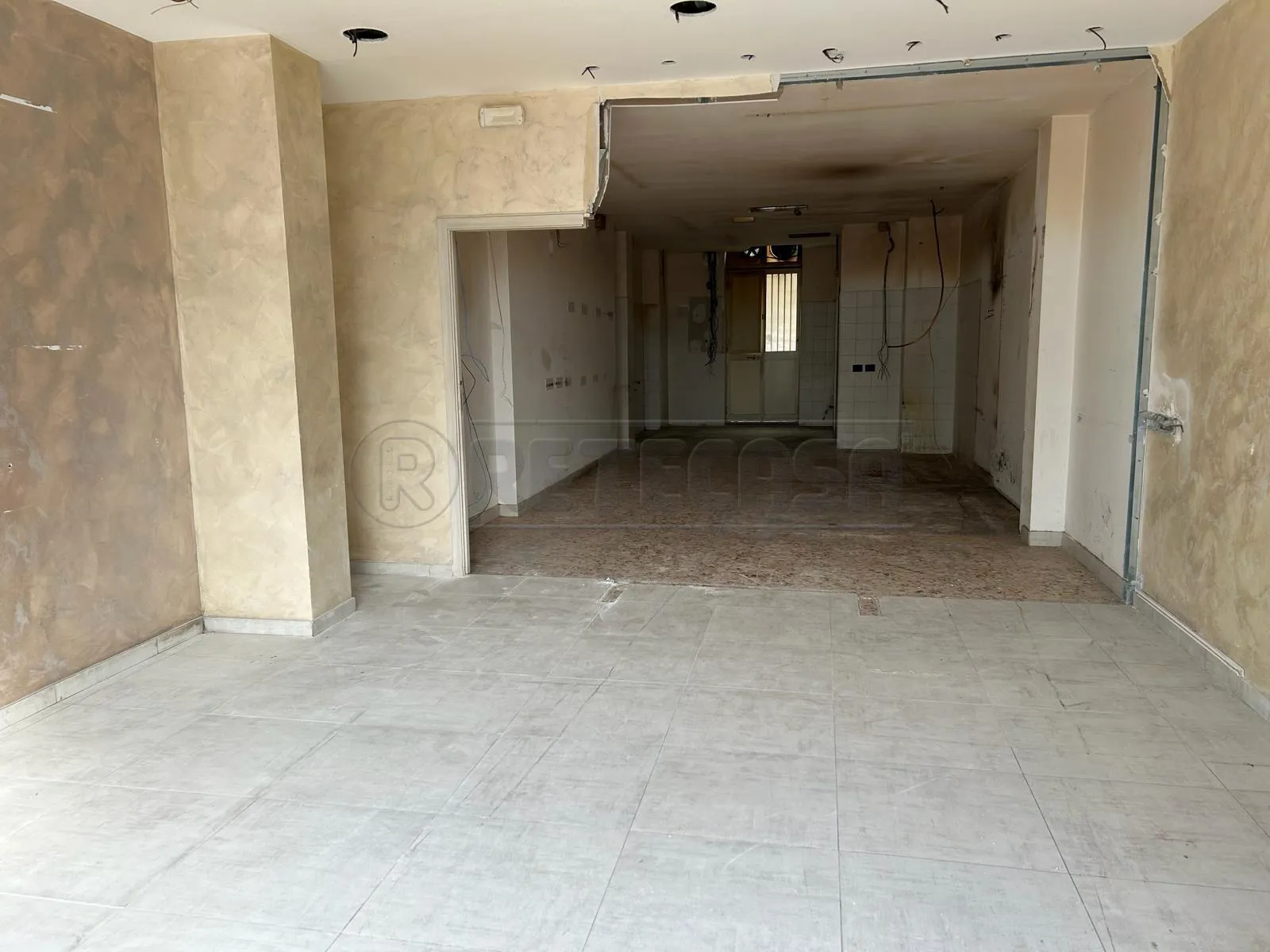 Foto 7 di 9 - Attività commerciale in affitto a Caltanissetta