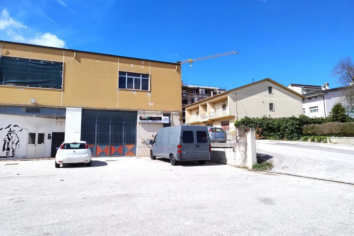 Foto 7 di 8 - Capannone in vendita a Campobasso