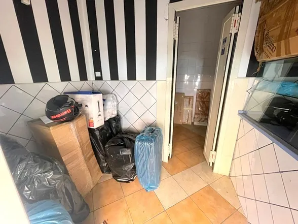 Foto 2 di 6 - Negozio in vendita a Napoli