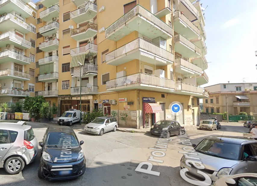 Foto 1 di 1 - Garage in vendita a Napoli