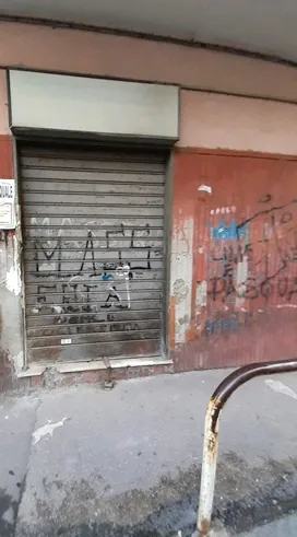 Foto 1 di 6 - Negozio in vendita a Napoli