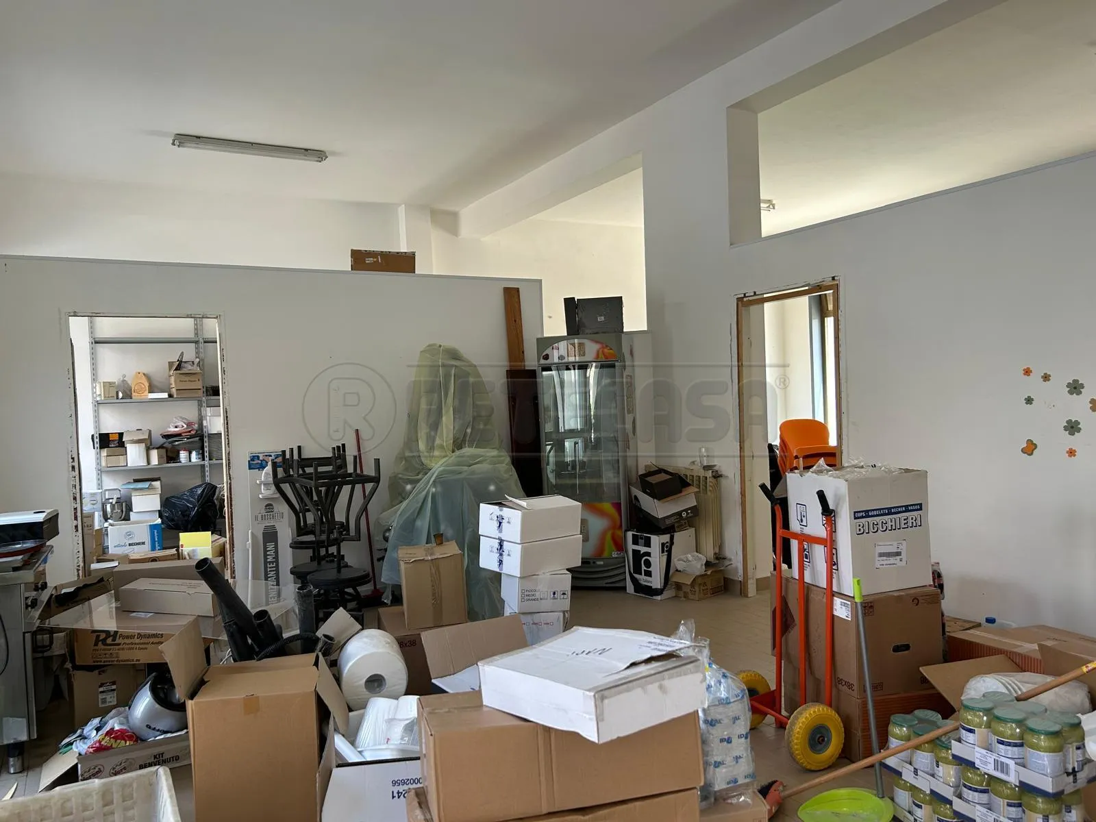 Foto 2 di 5 - Attività commerciale in affitto a Caltanissetta