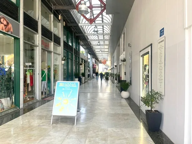 Foto 4 di 12 - Negozio in affitto a Napoli