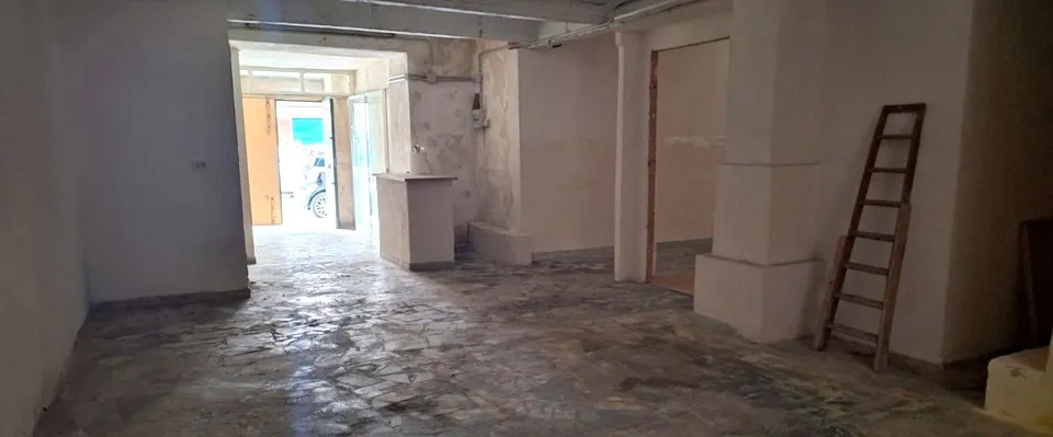 Foto 5 di 10 - Negozio in vendita a Napoli
