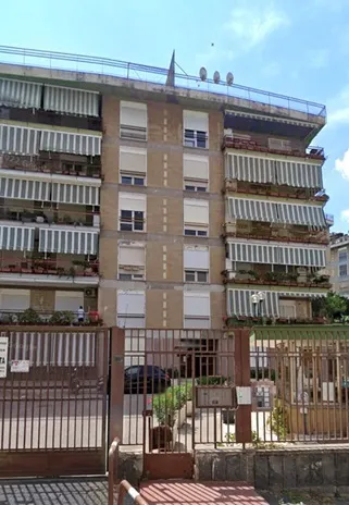 Foto 2 di 7 - Garage in affitto a Napoli