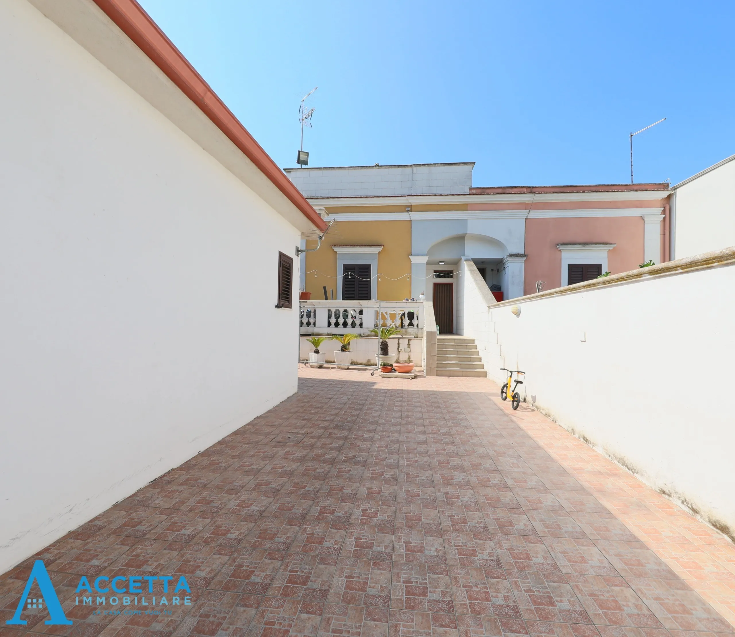 Foto 20 di 22 - Casa indipendente in vendita a Taranto