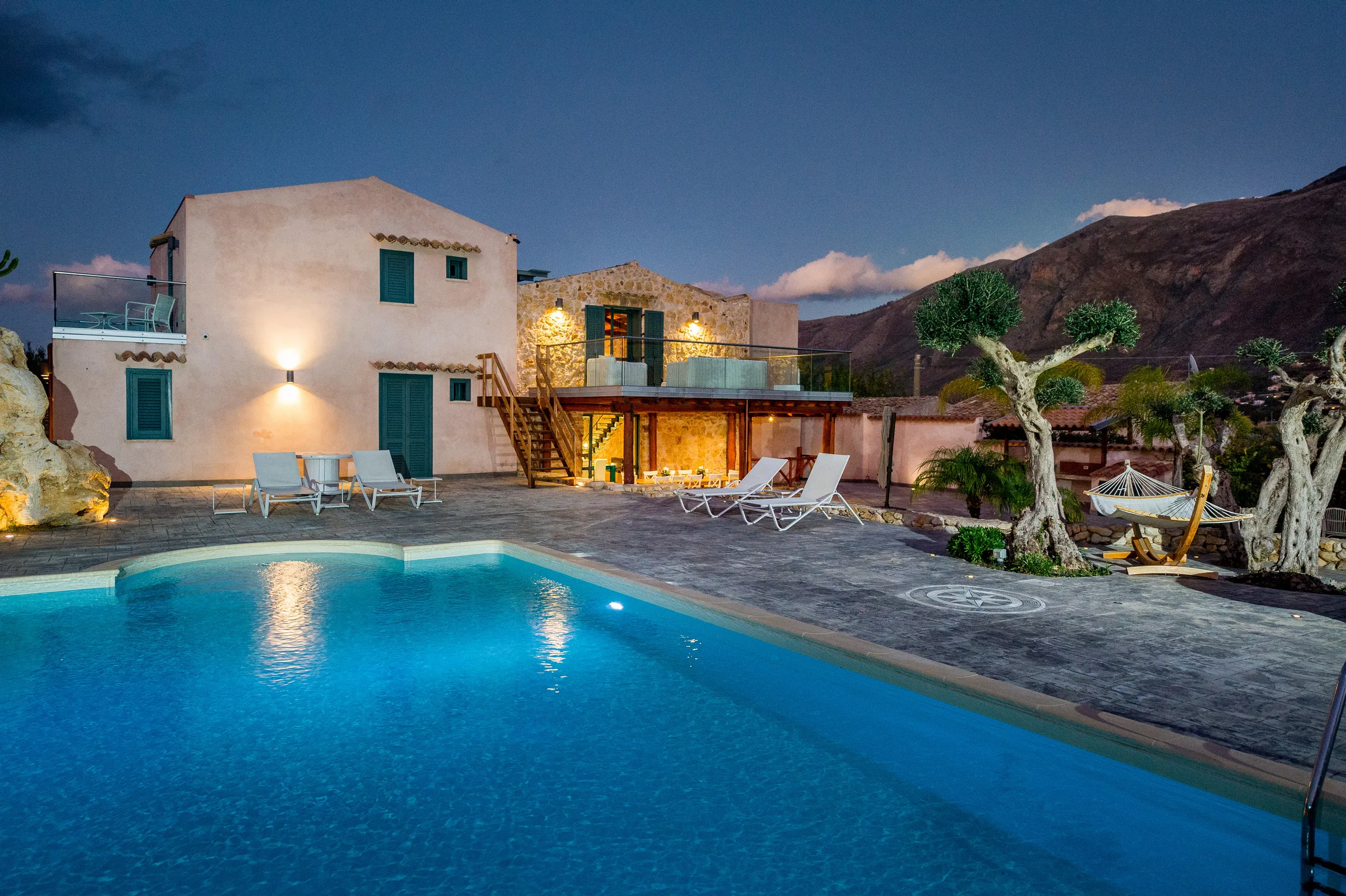 Foto 1 di 34 - Casa indipendente in vendita a Castellammare del Golfo
