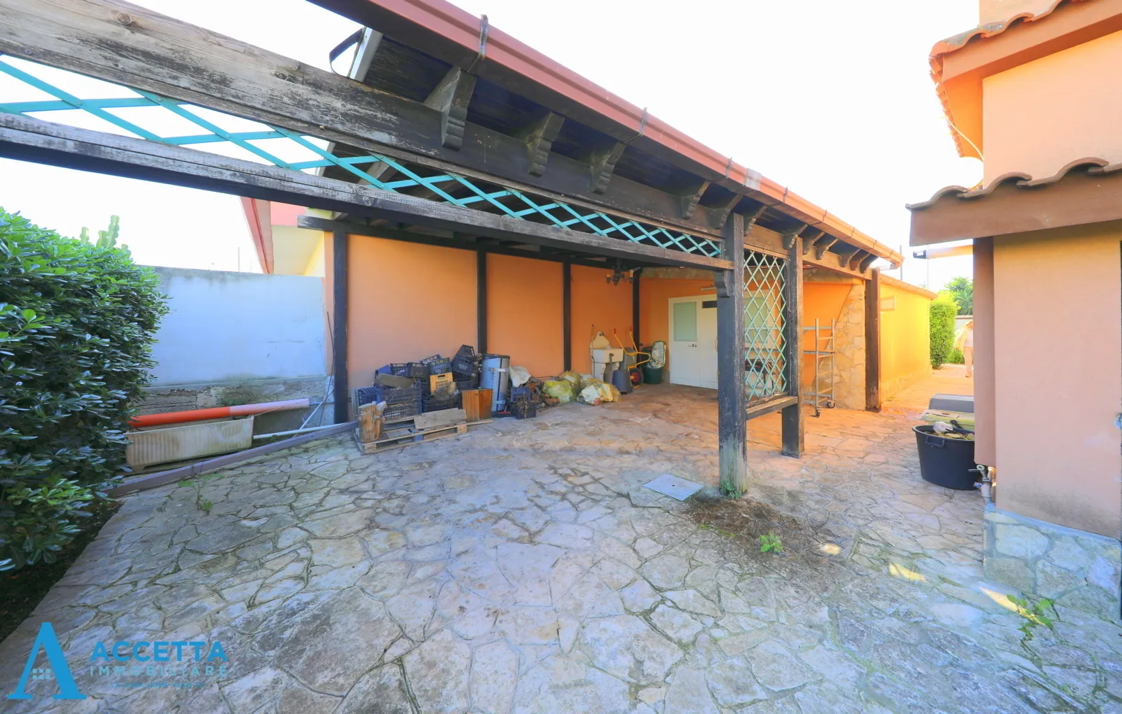 Foto 23 di 25 - Casa indipendente in vendita a Taranto