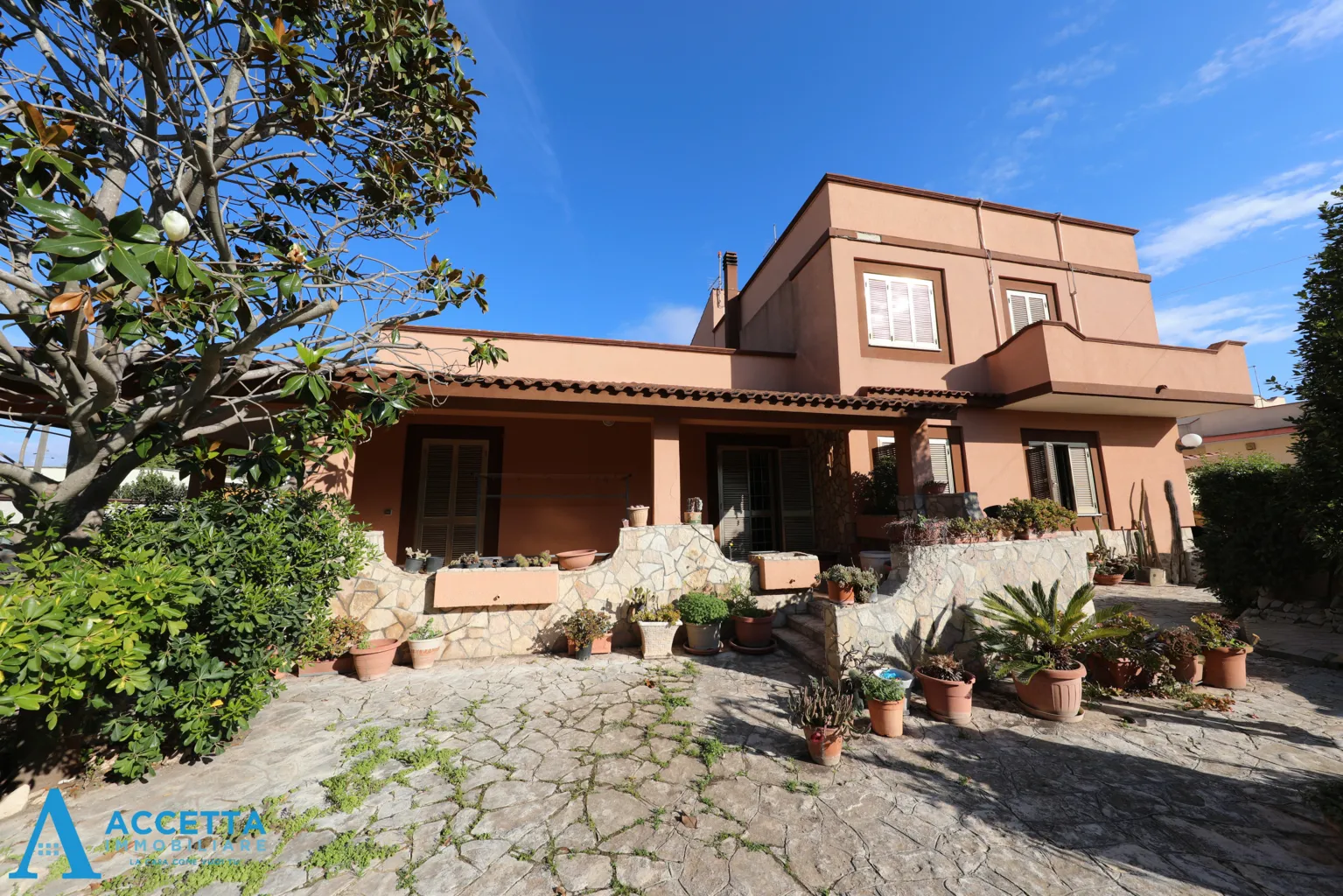 Foto 24 di 25 - Casa indipendente in vendita a Taranto