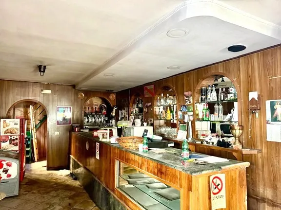 Foto 4 di 9 - Negozio in vendita a Napoli