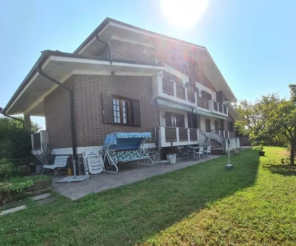 Foto 1 di 11 - Villa a schiera in vendita a Reano