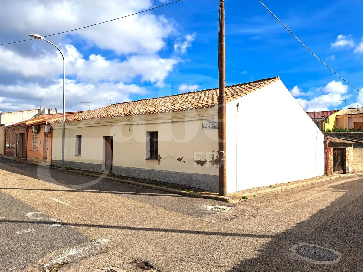 Foto 1 di 23 - Casa indipendente in vendita a Oristano
