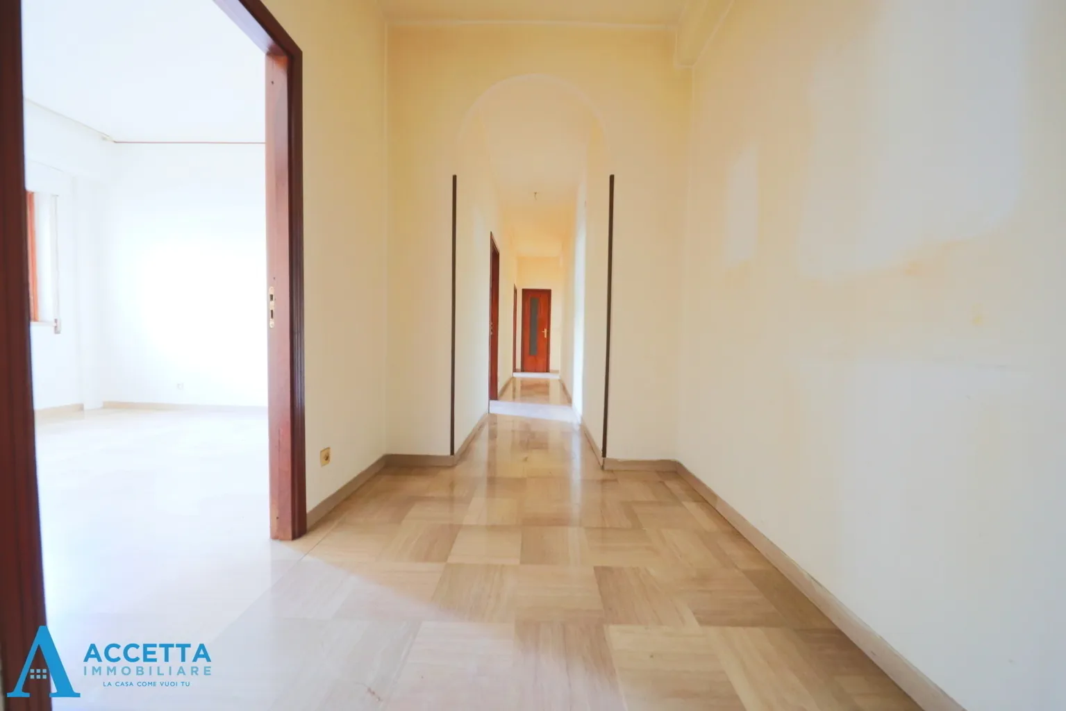 Foto 19 di 24 - Appartamento in vendita a Taranto