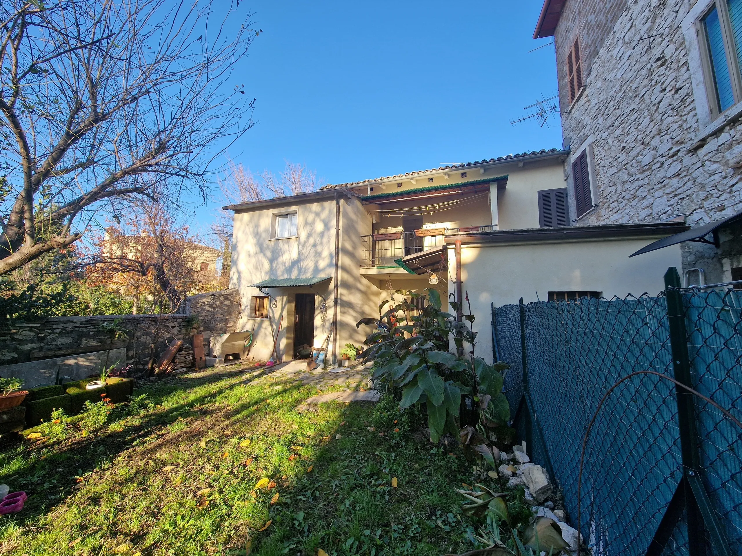 Foto 1 di 23 - Villa a schiera in vendita a Guardea