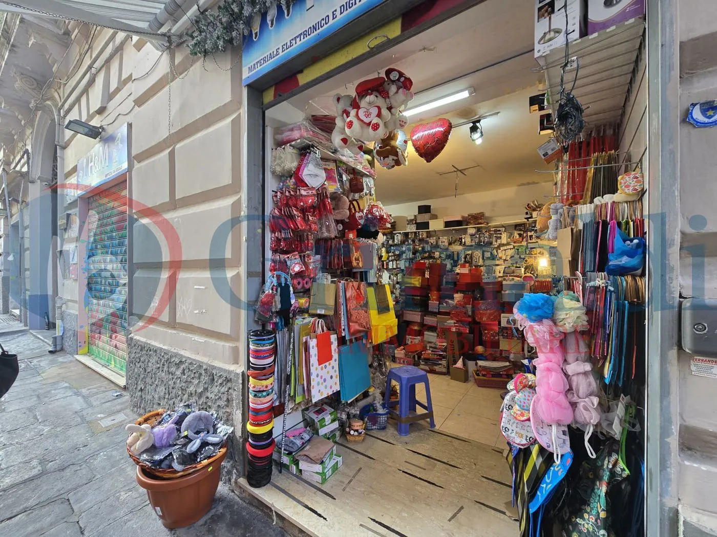 Foto 4 di 5 - Magazzino in affitto a Napoli