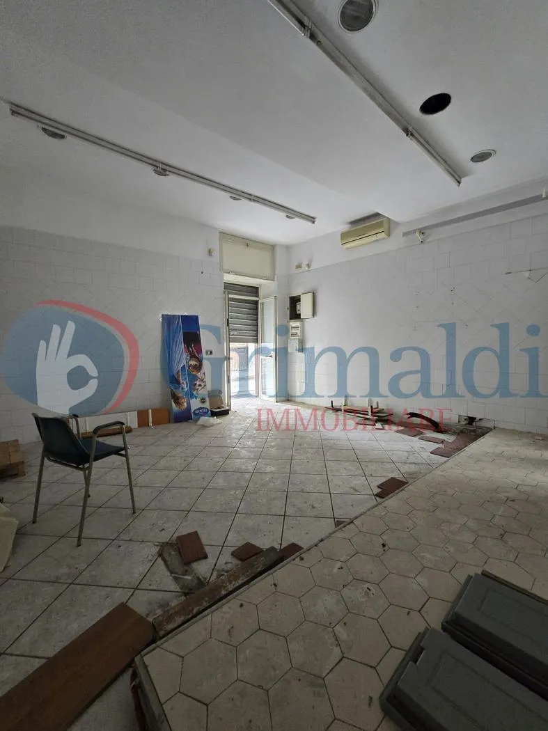 Foto 1 di 7 - Negozio in vendita a Calvizzano