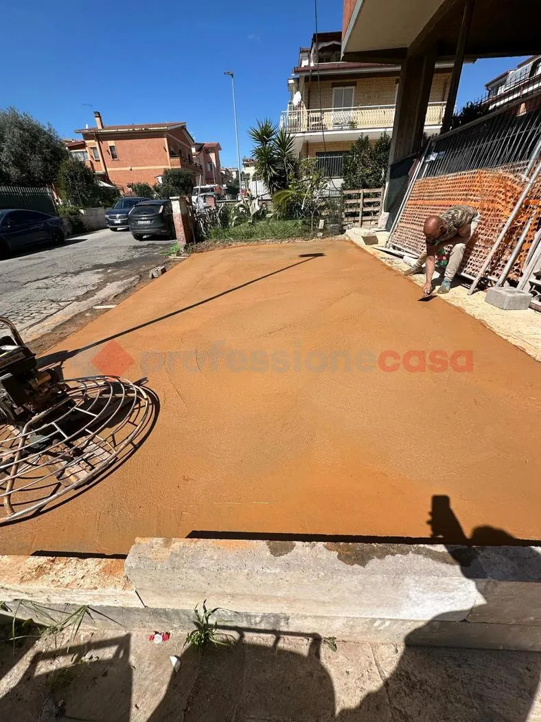 Foto 2 di 4 - Garage in vendita a Guidonia Montecelio