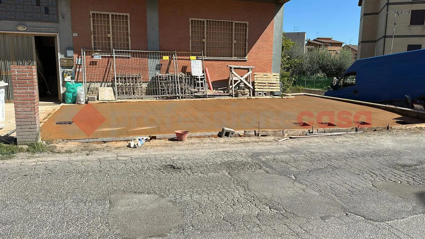 Foto 4 di 4 - Garage in vendita a Guidonia Montecelio