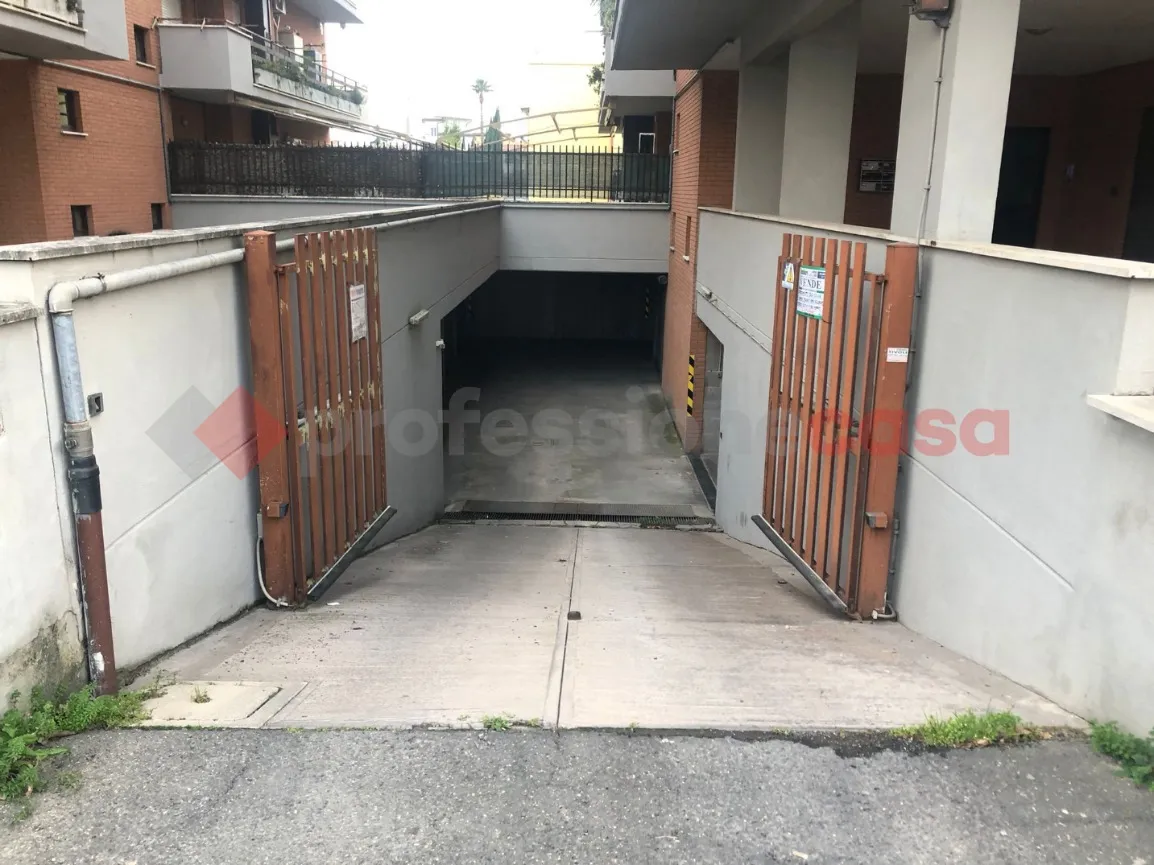 Foto 5 di 11 - Garage in vendita a Tivoli