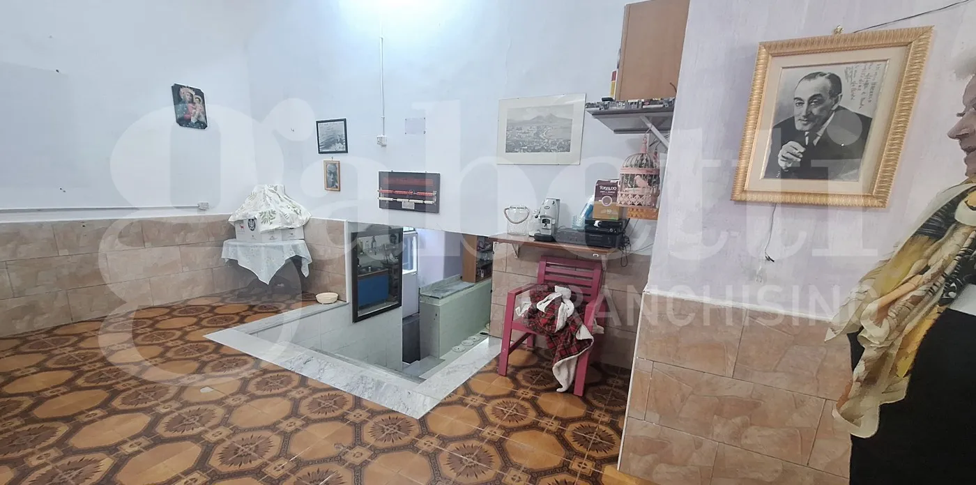 Foto 2 di 12 - Magazzino in vendita a Napoli