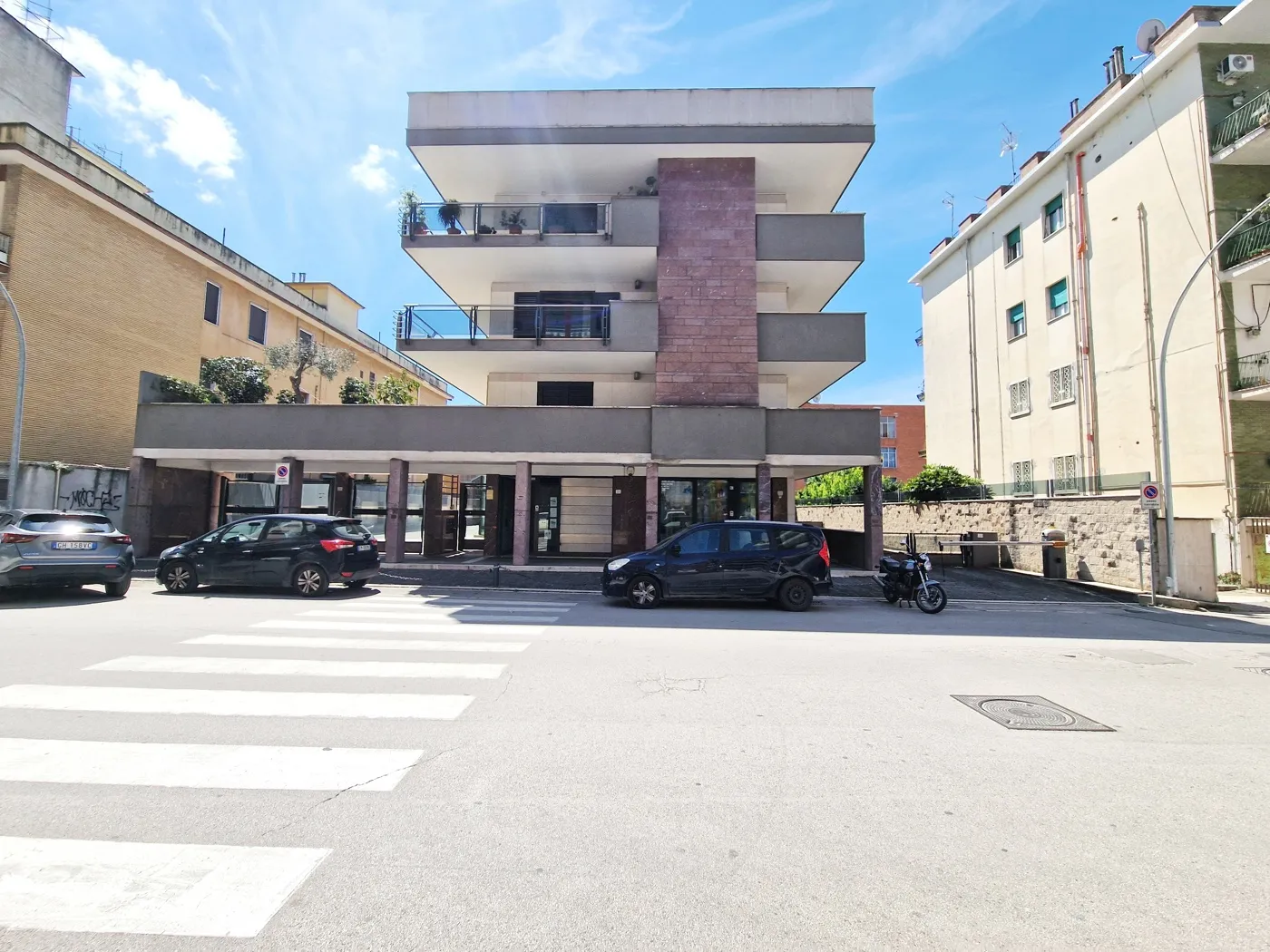 Foto 2 di 39 - Negozio in affitto a Caserta