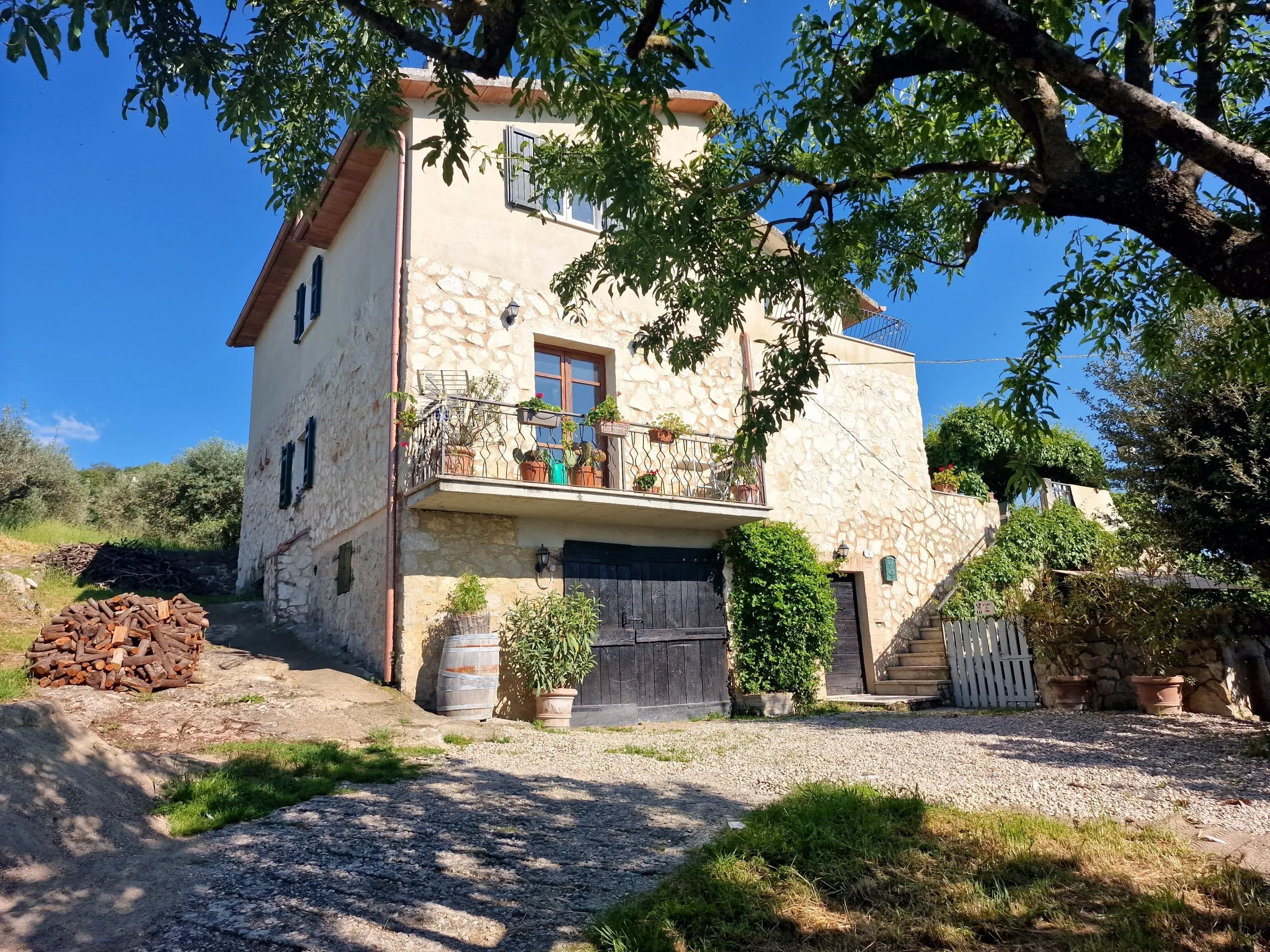 Foto 1 di 60 - Casa indipendente in vendita a Montecchio