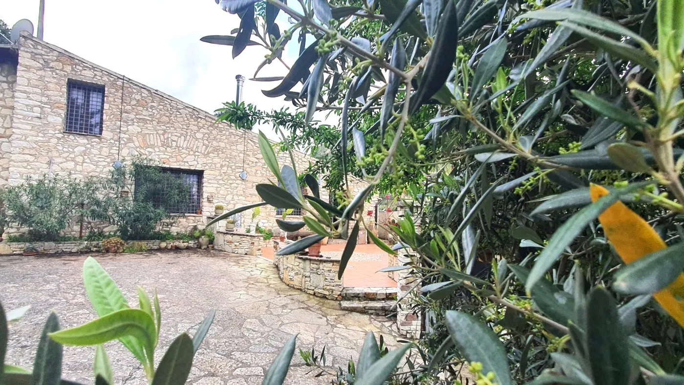 Foto 3 di 32 - Villa in vendita a Castellammare del Golfo