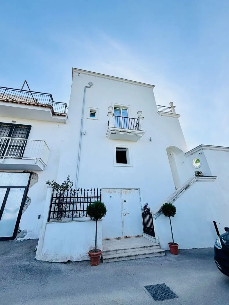 Foto 2 di 20 - Villa in vendita a Monte di Procida