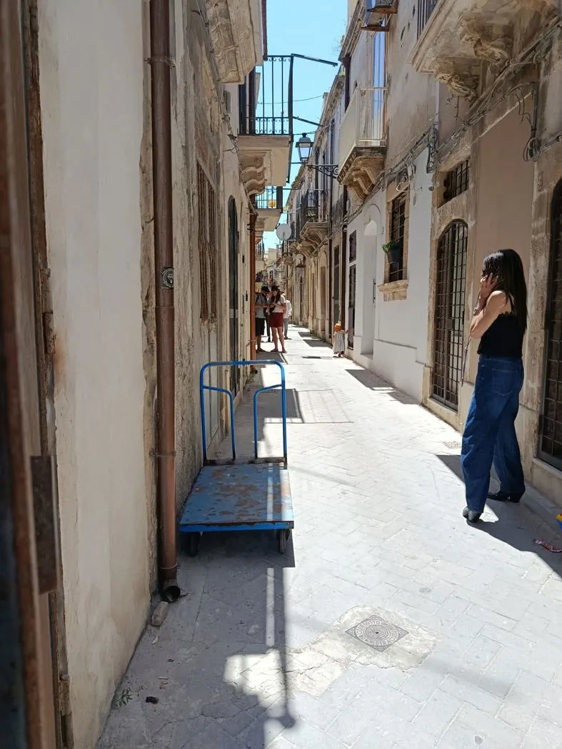 Foto 1 di 24 - Magazzino in vendita a Siracusa