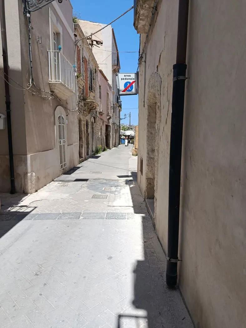 Foto 2 di 24 - Magazzino in vendita a Siracusa