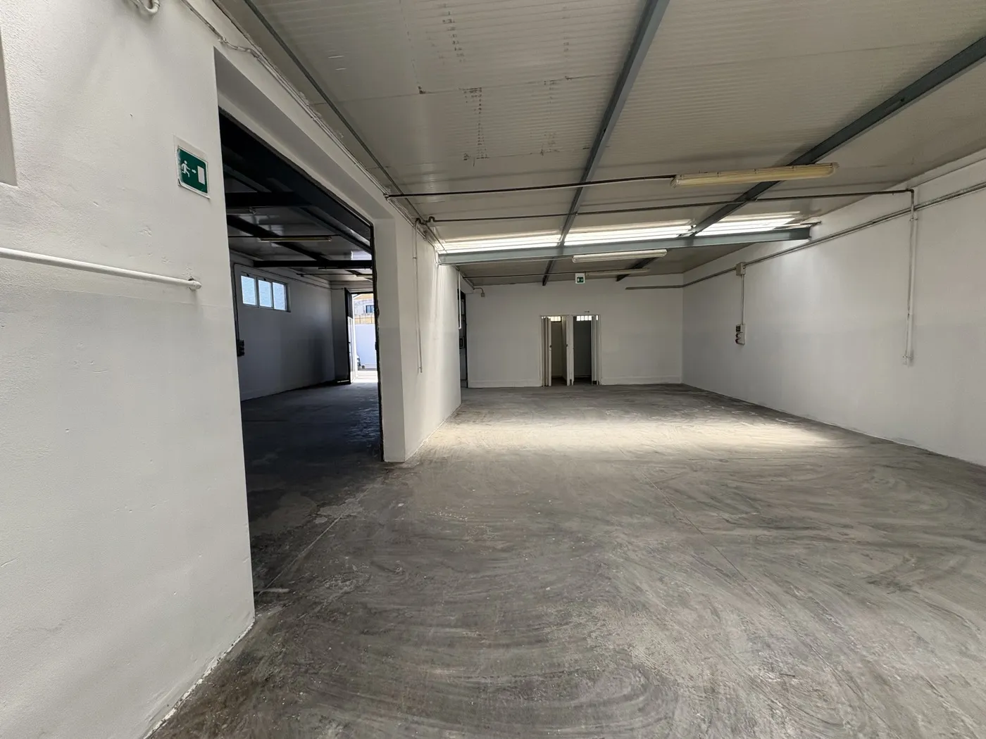 Foto 7 di 12 - Magazzino in affitto a Bari