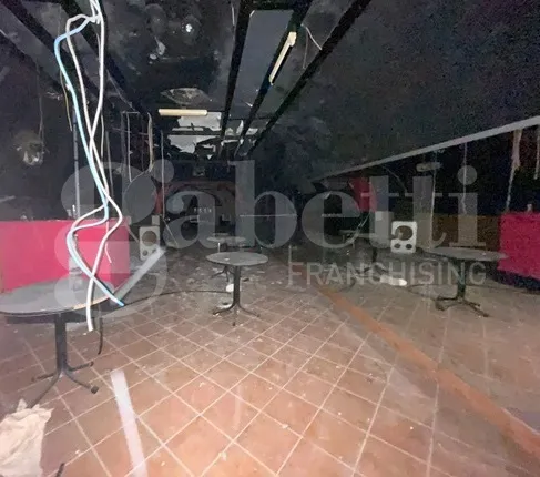 Foto 6 di 10 - Magazzino in affitto a Napoli