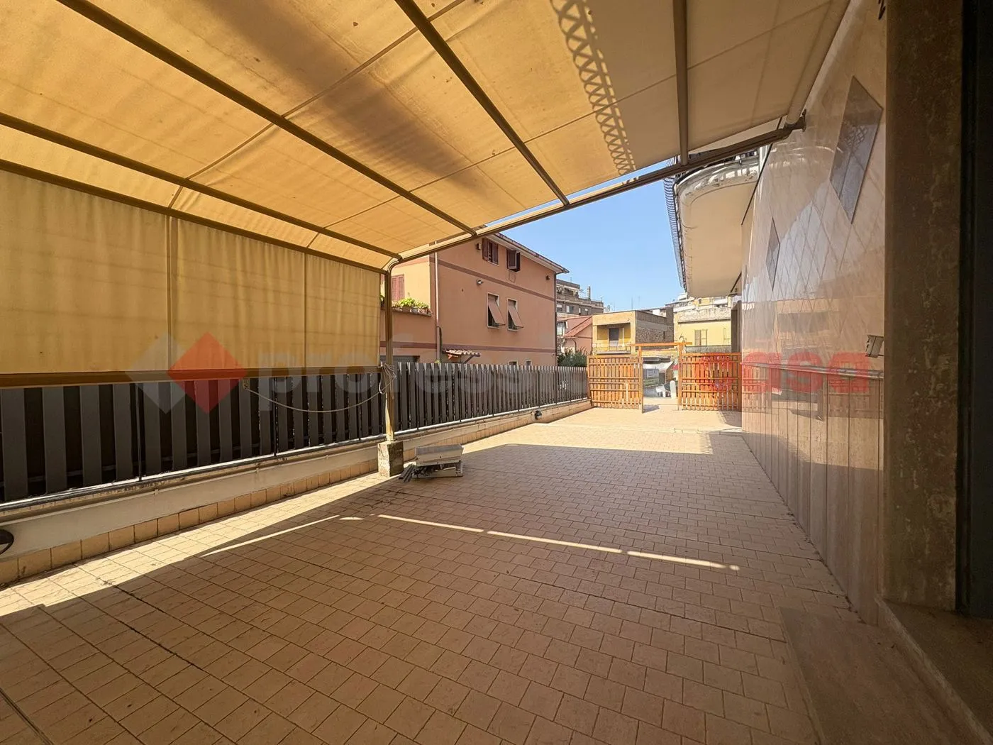 Foto 4 di 21 - Negozio in affitto a Guidonia Montecelio
