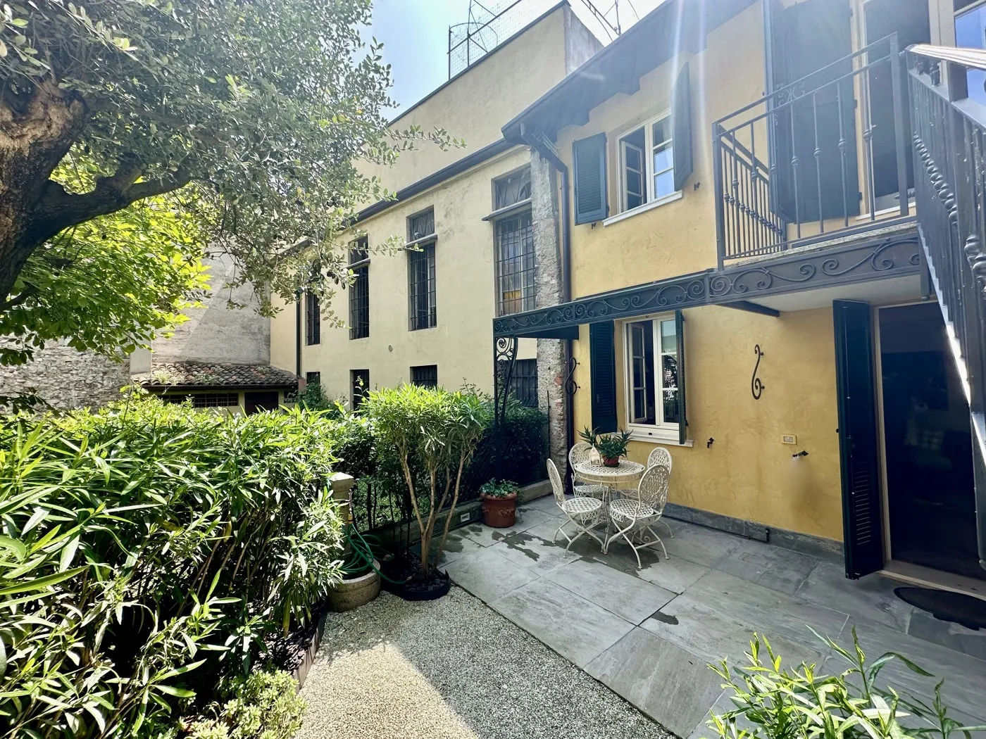 Foto 1 di 11 - Rustico in vendita a Desenzano del Garda
