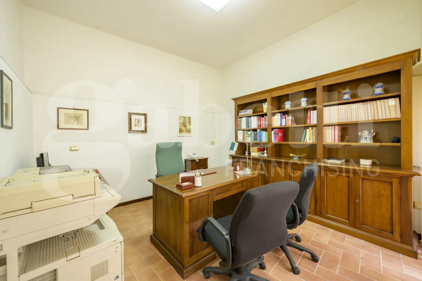Foto 10 di 12 - Ufficio in vendita a Gubbio