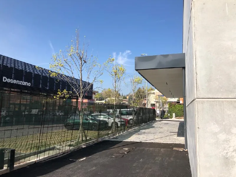Foto 4 di 20 - Negozio in vendita a Desenzano del Garda