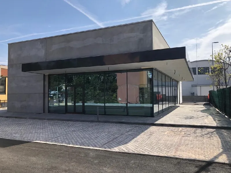 Foto 7 di 20 - Negozio in vendita a Desenzano del Garda