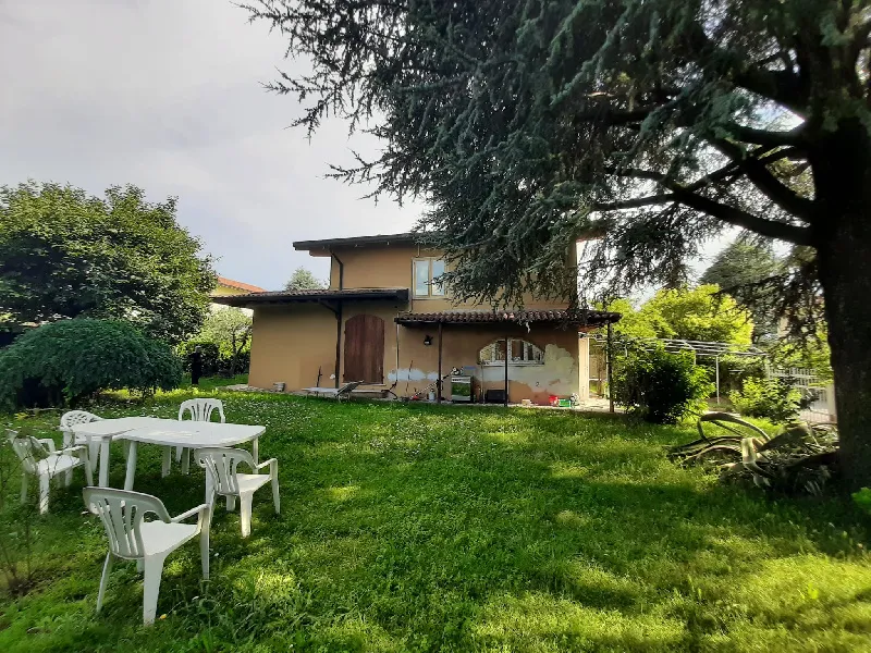 Foto 6 di 20 - Villa a schiera in vendita a San Felice del Benaco