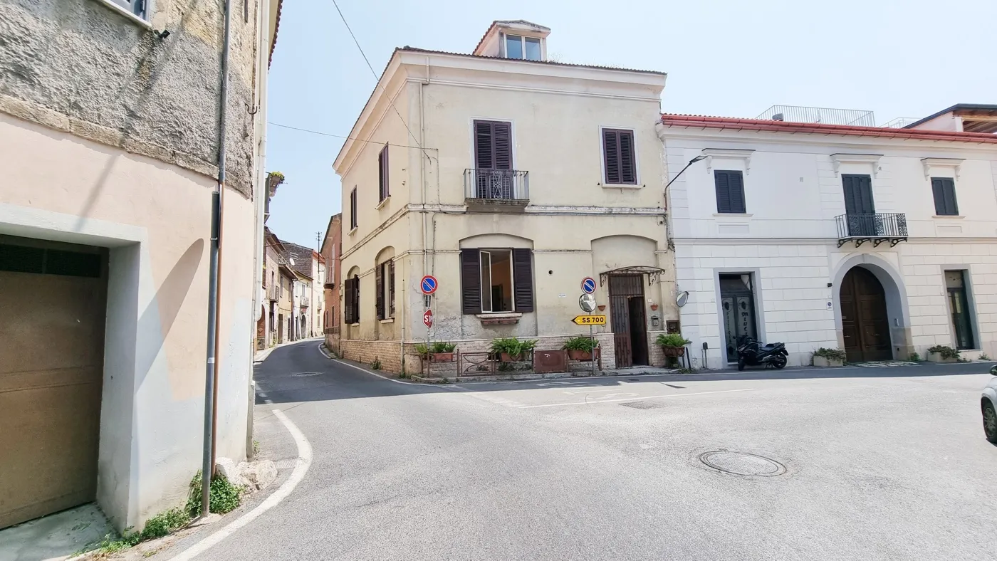 Foto 1 di 50 - Casa indipendente in vendita a Caserta