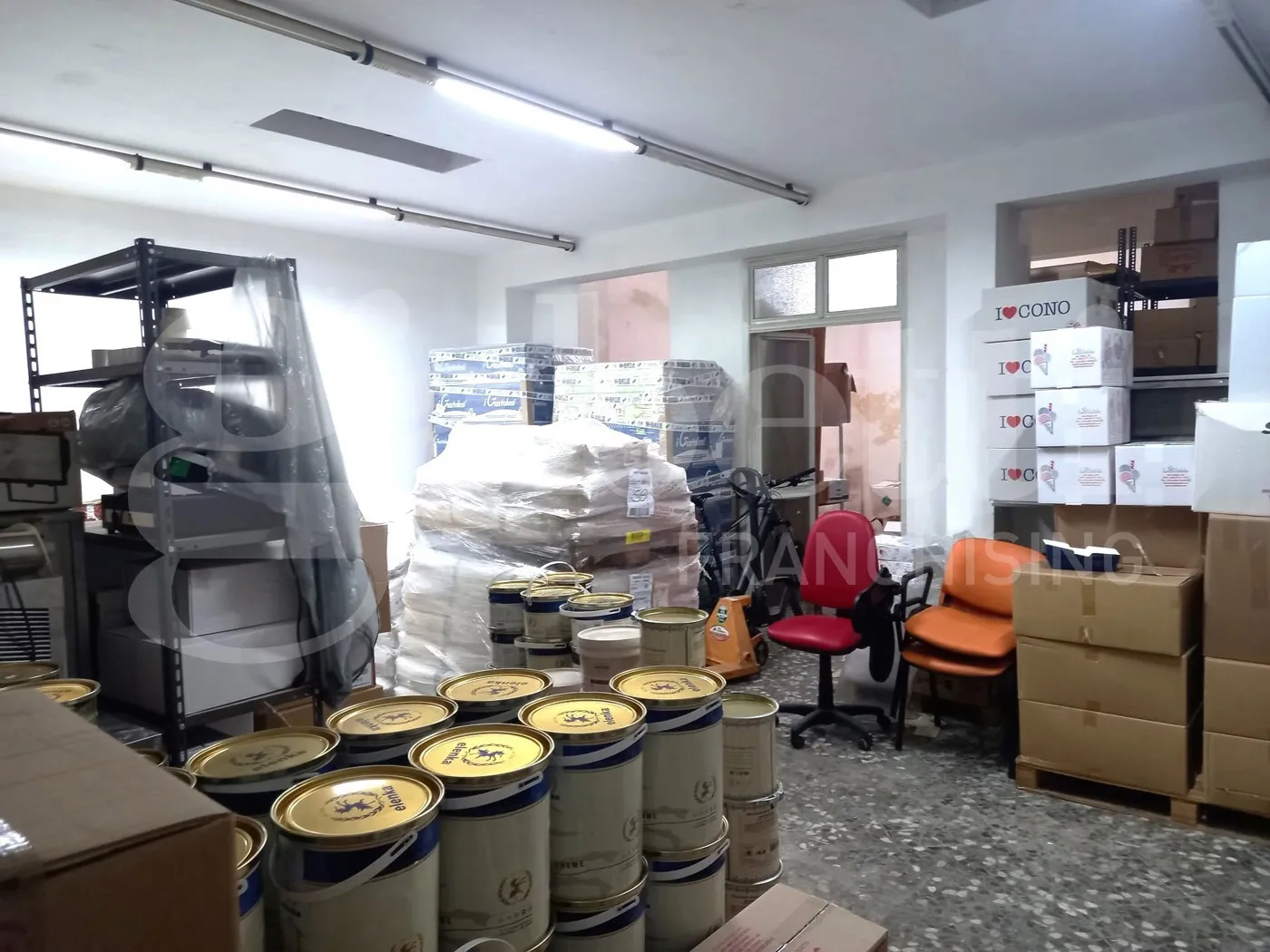 Foto 5 di 13 - Negozio in vendita a Bari