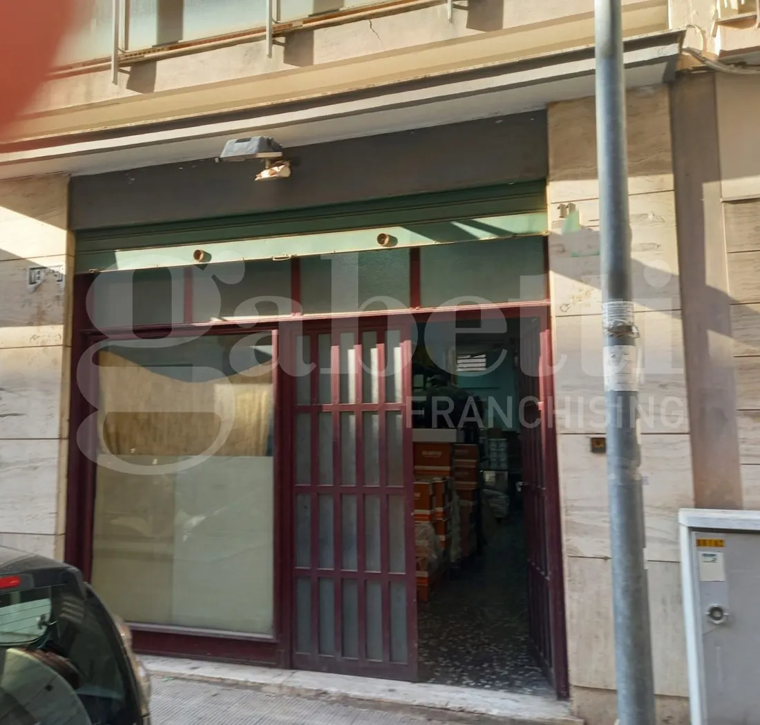 Foto 11 di 13 - Negozio in vendita a Bari